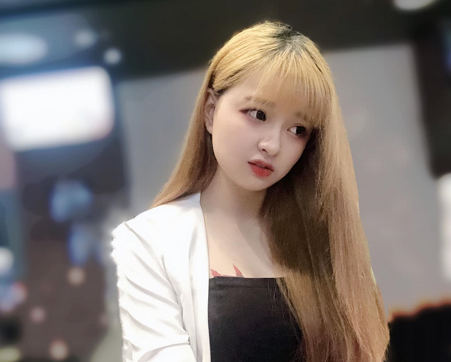 mèo 2k4 lộ clip nóng