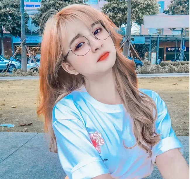 mèo 2k4 lộ clip nóng