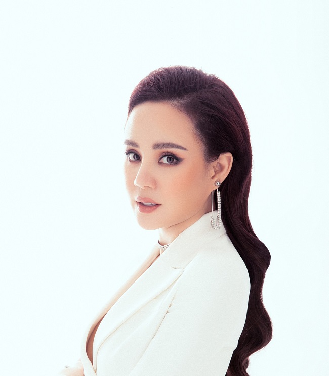 clip n&oacute;ng ca sĩ Vy Oanh