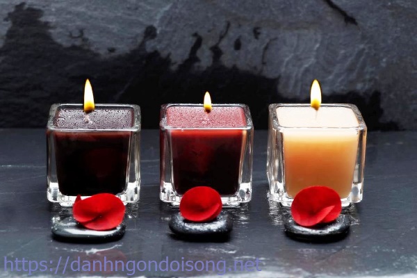 Khử mùi nhà vệ sinh bằng nến thơm