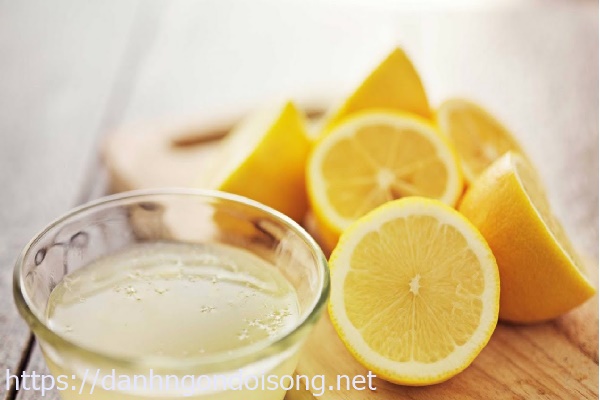 Khử m&ugrave;i h&ocirc;i bồn rửa ch&eacute;n với chanh