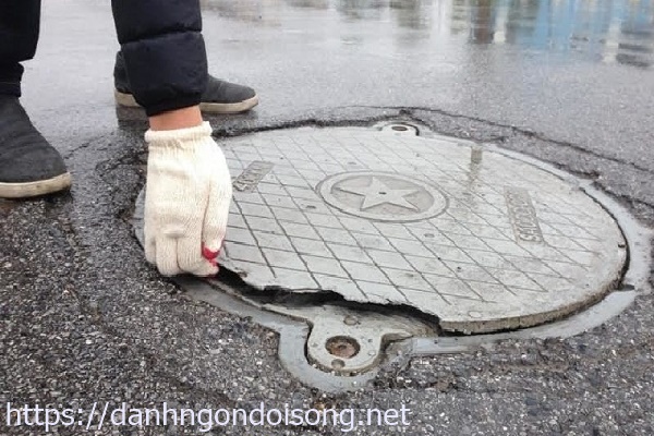 Bắt đầu khử m&ugrave;i hố ga c&ugrave;ng ch&uacute;ng t&ocirc;i