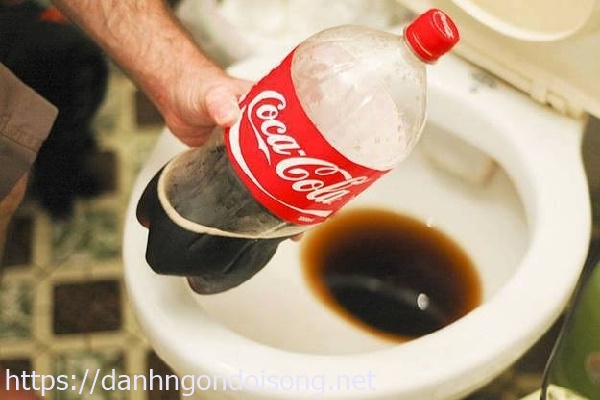 Bồn cầu tho&aacute;t nước chậm