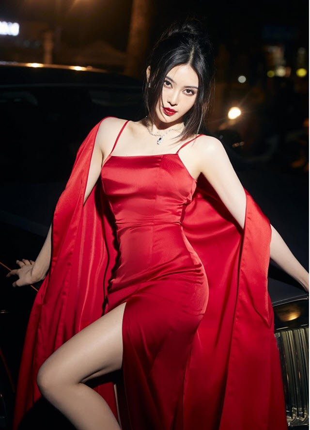 [Có link] Linh Trương đi tour lộ clip nóng.
