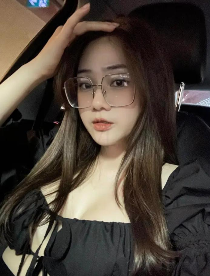 Clip Đinh Minh Huyền lộ Clip nóng trên Web s.e.x triệu view