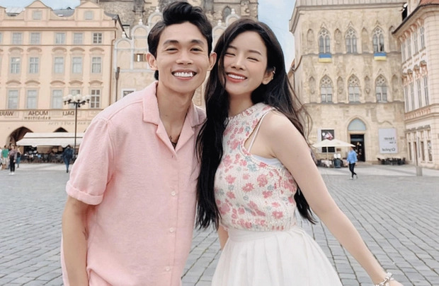 Clip Hồng Thanh với bạn g&aacute;i mới