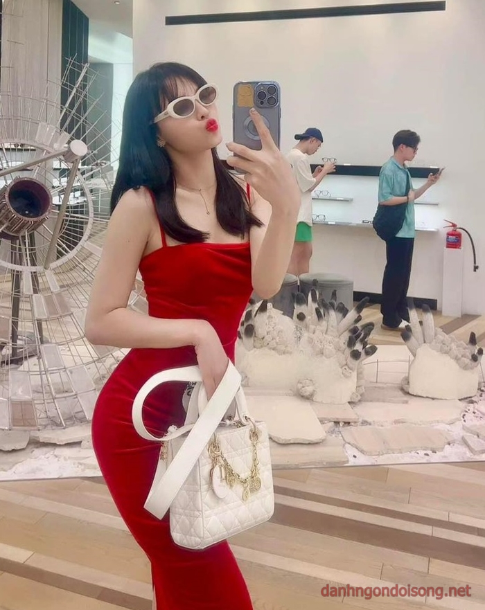 Clip chống tối cổ của tiếp viên hàng không Mỹ Hạnh