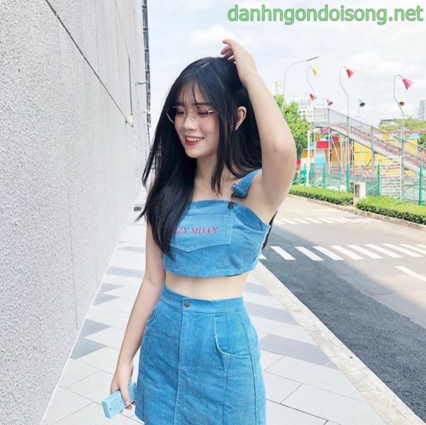 Top ảnh g&aacute;i xinh đeo mắt k&iacute;nh dễ thương
