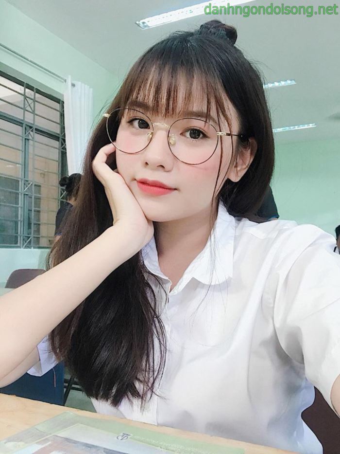 Top ảnh g&aacute;i xinh đeo mắt k&iacute;nh dễ thương