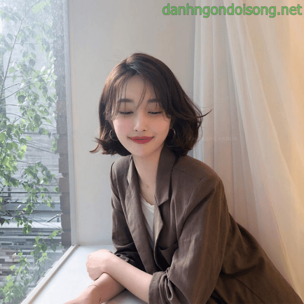 Ảnh g&aacute;i xinh t&oacute;c ngang vai 2k9