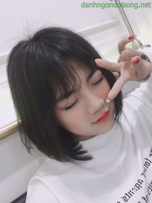 Ảnh g&aacute;i xinh t&oacute;c ngang vai 2k9