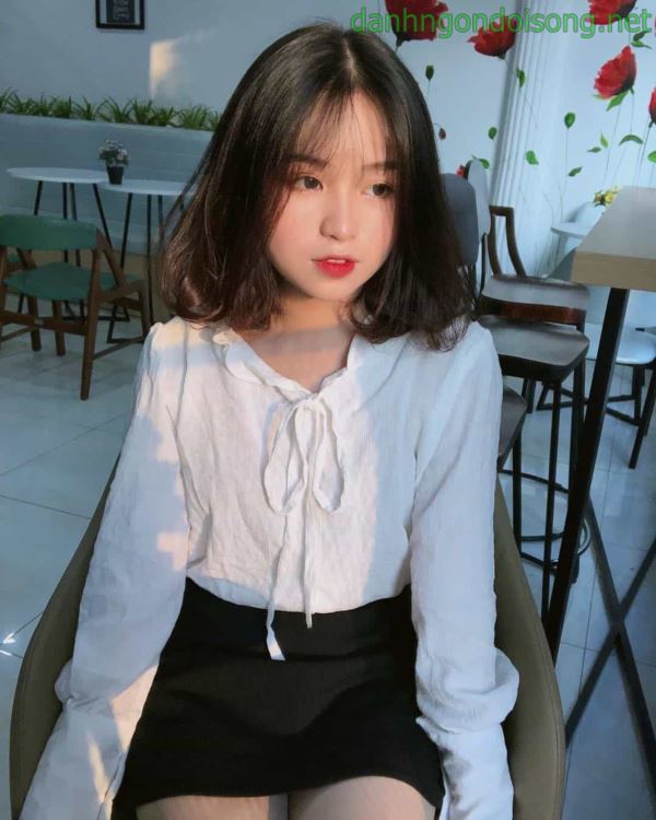 Ảnh g&aacute;i xinh t&oacute;c ngang vai 2k9