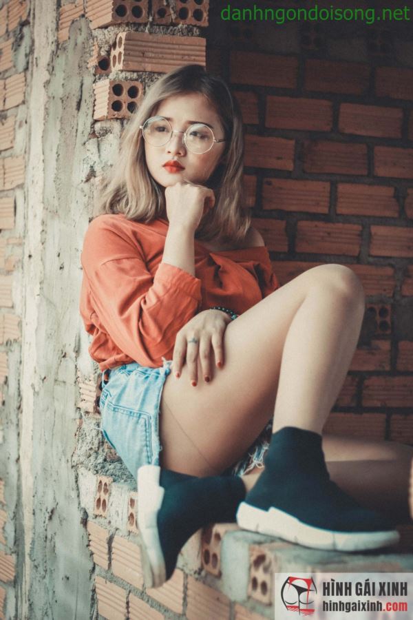 Ảnh g&aacute;i xinh t&oacute;c ngang vai 2k9