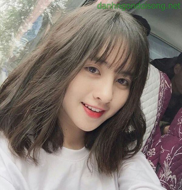 Ảnh g&aacute;i xinh t&oacute;c ngang vai 2k9