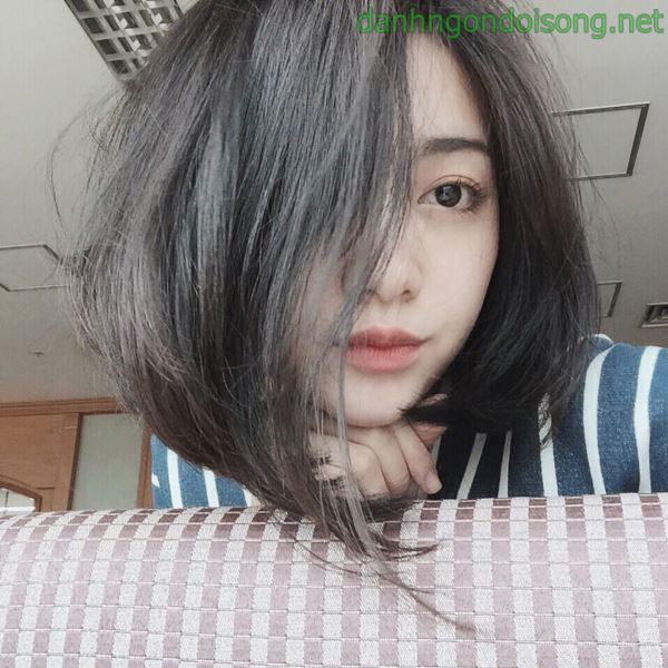 Ảnh g&aacute;i xinh t&oacute;c ngang vai 2k9