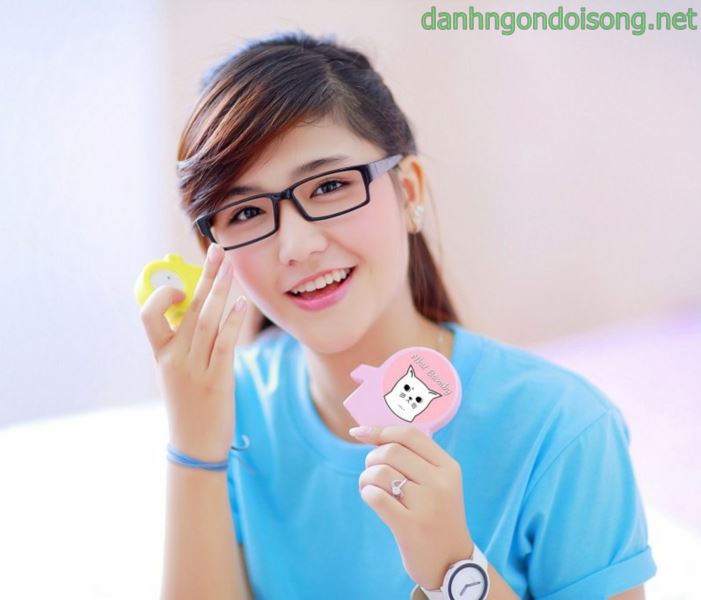 Ảnh g&aacute;i xinh t&oacute;c ngang vai 2k9