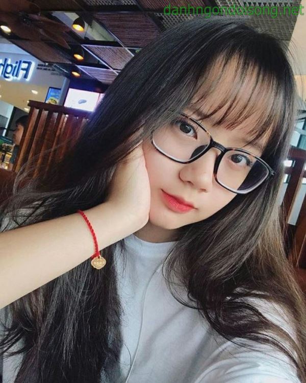 Ảnh g&aacute;i xinh t&oacute;c ngang vai 2k9