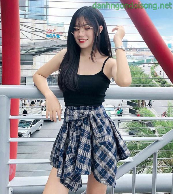 Ảnh g&aacute;i xinh t&oacute;c ngang vai 2k9