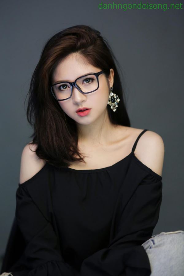 Ảnh g&aacute;i xinh t&oacute;c ngang vai 2k9