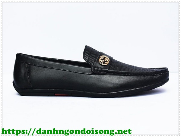Hướng d&acirc;̃n bạn chọn giày t&acirc;y nam chụp kỷ y&ecirc;́u tại GiayPlus.com