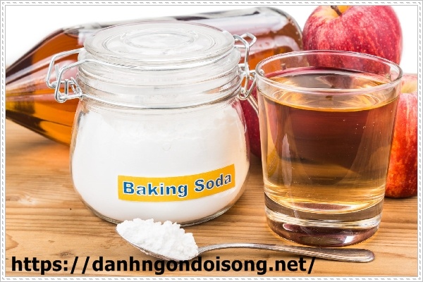 Xử l&yacute; tho&aacute;t nước chậm bằng giấm v&agrave; baking soda
