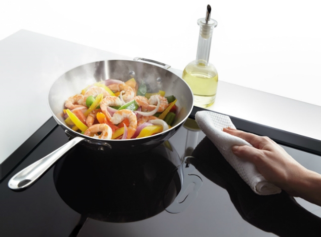 Khử m&ugrave;i h&ocirc;i nh&agrave; bếp sau mỗi lần nấu