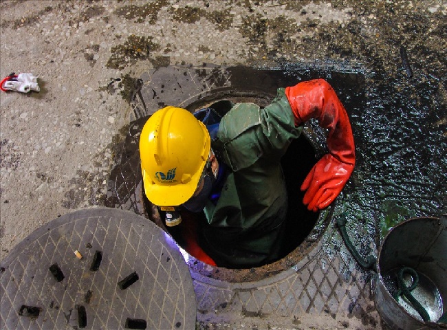 Hướng dẫn xử l&yacute; m&ugrave;i h&ocirc;i hố ga