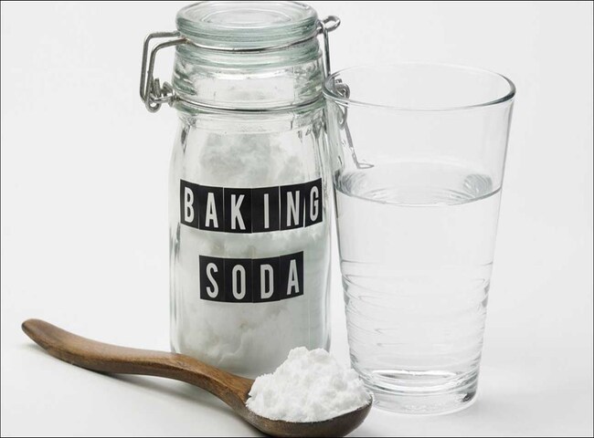 C&aacute;ch tẩy v&ograve;i nước inox với baking soda