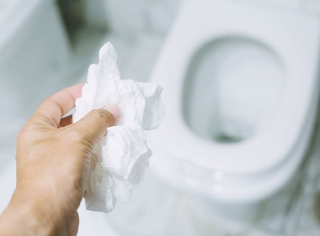 Những c&aacute;ch th&ocirc;ng tắc bồn cầu bị nghẹt giấy hiệu quả nhất