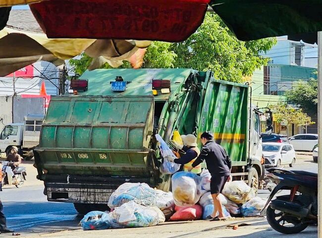 Dịch vụ thu gom rác thải sinh hoạt áp dùng nhiều công nghệ hiện đại