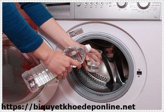 vệ sinh m&aacute;y giặt bằng baking soda
