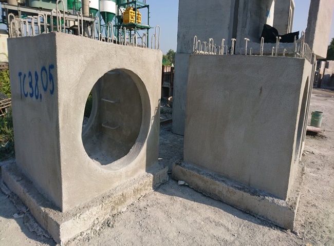 Hố ga tho&aacute;t nước tại TPHCM
