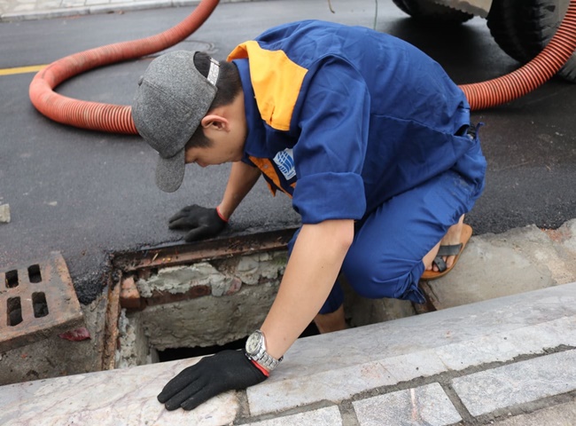 Khu vực thi công của đơn vị nạo vét hố ga quận 2